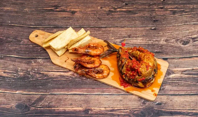 Mackrell Fish Platter (Eja Kika and Shrimps)